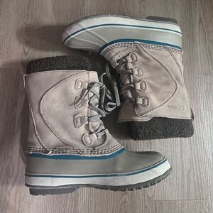 L.L. Bean Women's grey and Blue Winter Boots